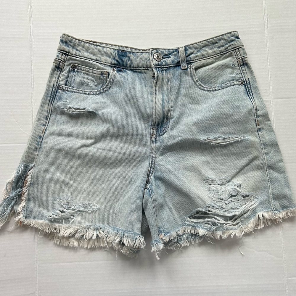 American Eagle Ripped Mom Denim Jean Shorts Size‎ 8 Light Wash